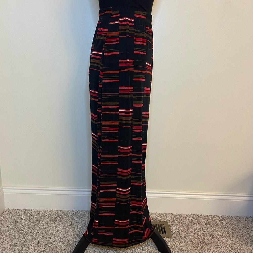 Vintage Y2K Kathy Ireland Plus Size Maxi Skirt
XL. Made in USA. - Picture 3 of 9